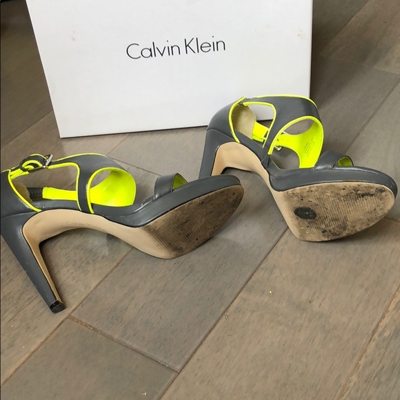 Calvin Klein platform sandals. Size 8 - Picture 3 of 7